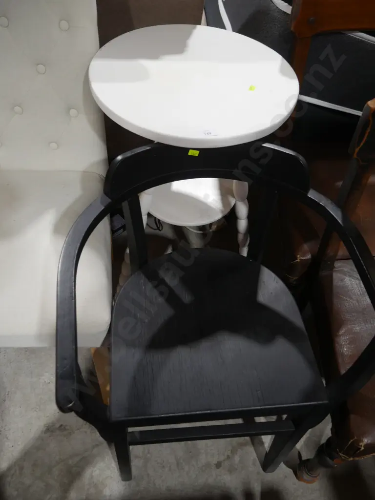 2 tier plant table and black elbow chair Image 1++