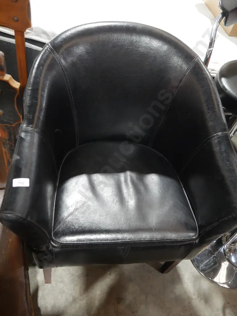 Tub chair Image 1++