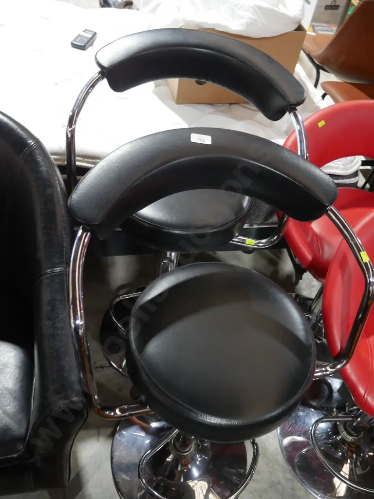 Pair of bar stools Image 1++