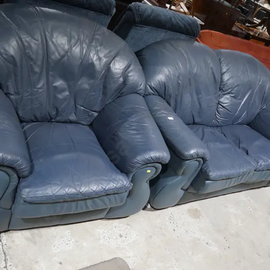 Two piece lounge suite