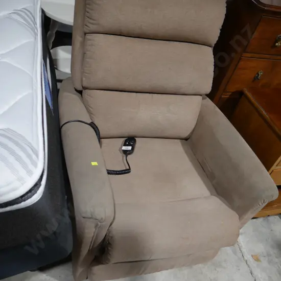 Electric armchair