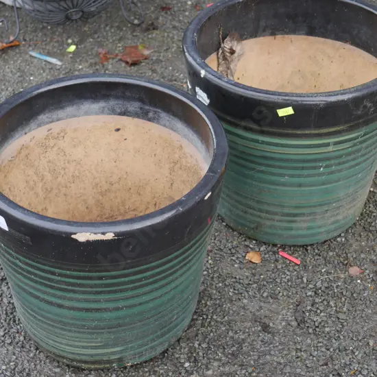 2 plant pots