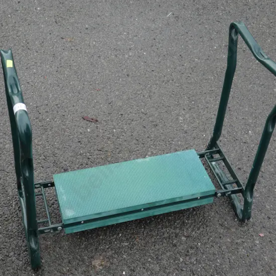 Garden kneeler