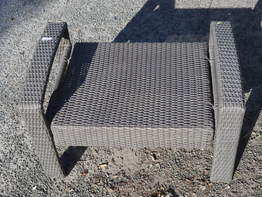 Outdoor stool Image 1++