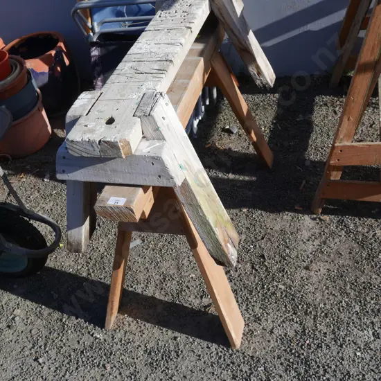 2 saw horses