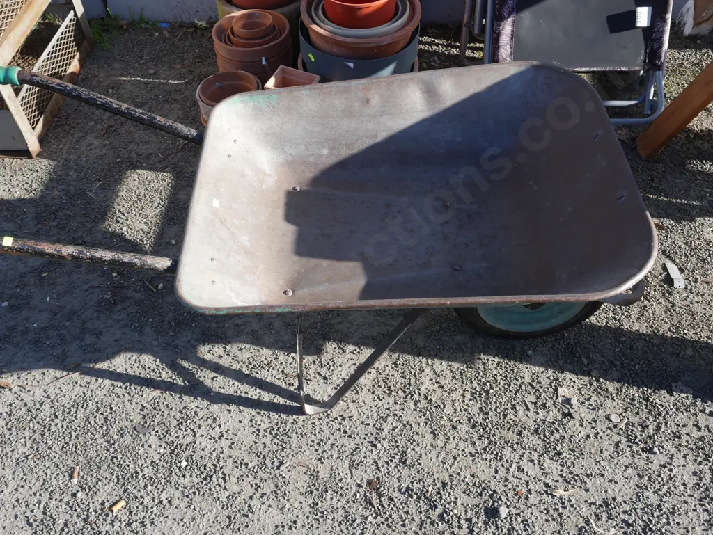 Wheelbarrow Image 1++