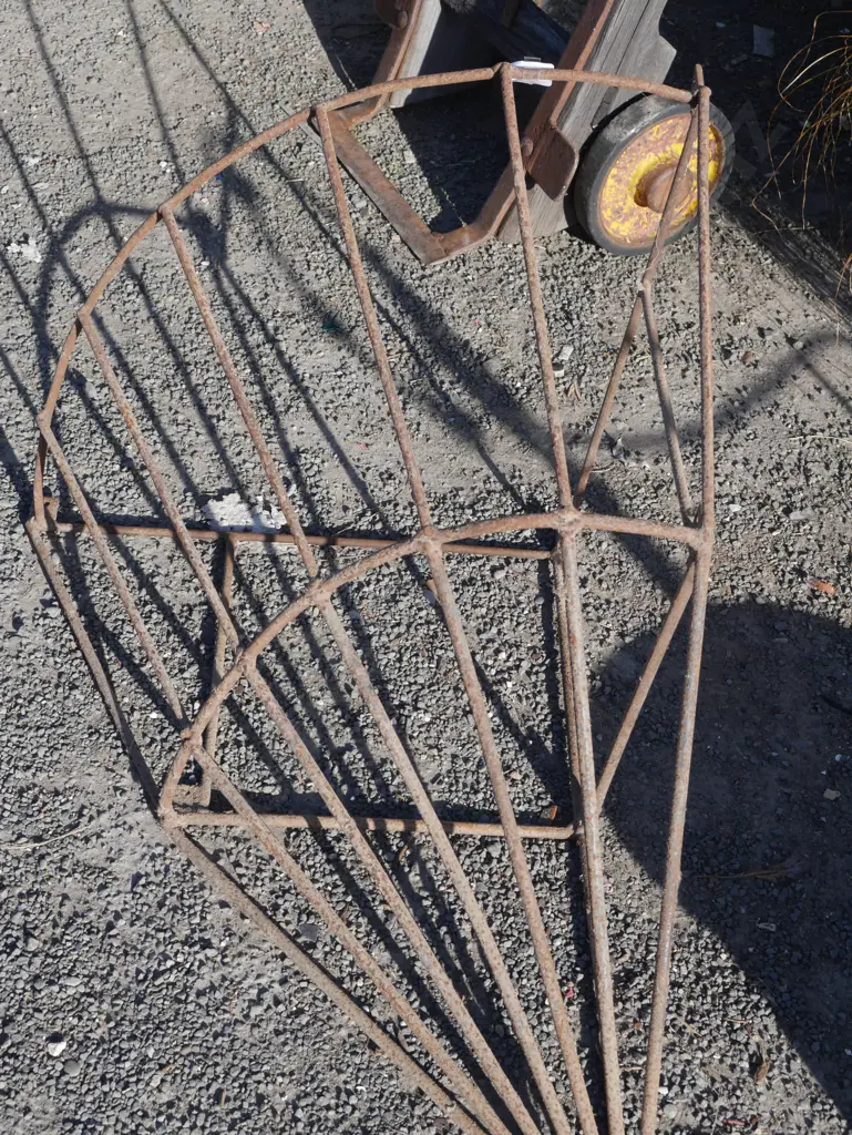 Corner hay feeder Image 1++