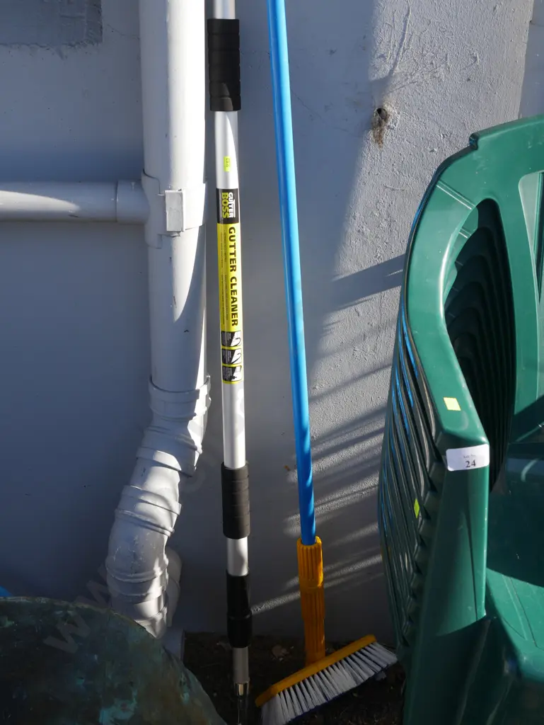 Gutter cleaner and water brush Image 1++
