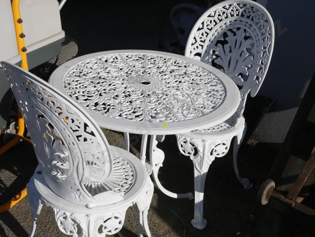 White metal table and 2 chairs Image 1++