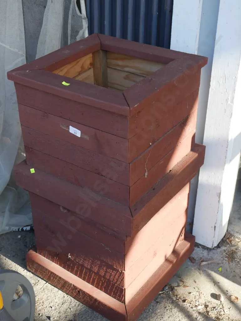Pair of wooden planter boxes Image 1++