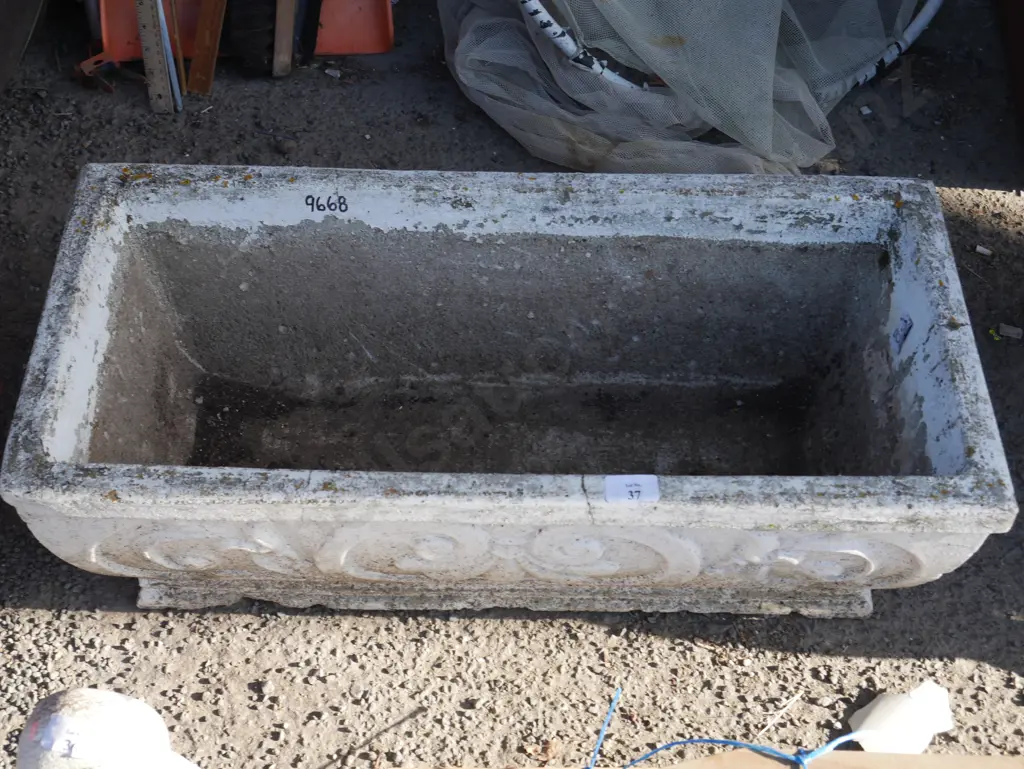 White concrete planter Image 1++