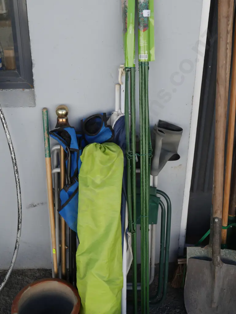 Tomato cages, camp chairs, plant pot etc Image 1++