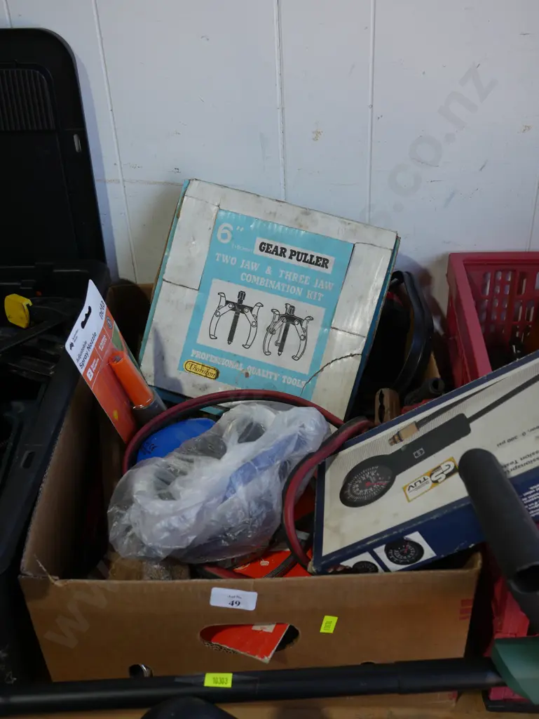 Box of garage sundries Image 1++