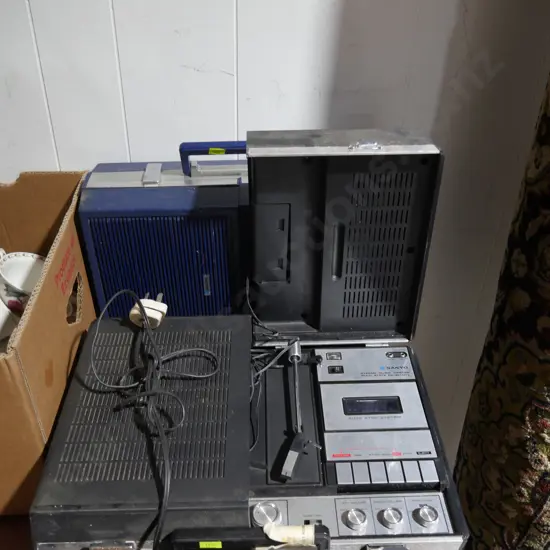 2 Sanyo music systems