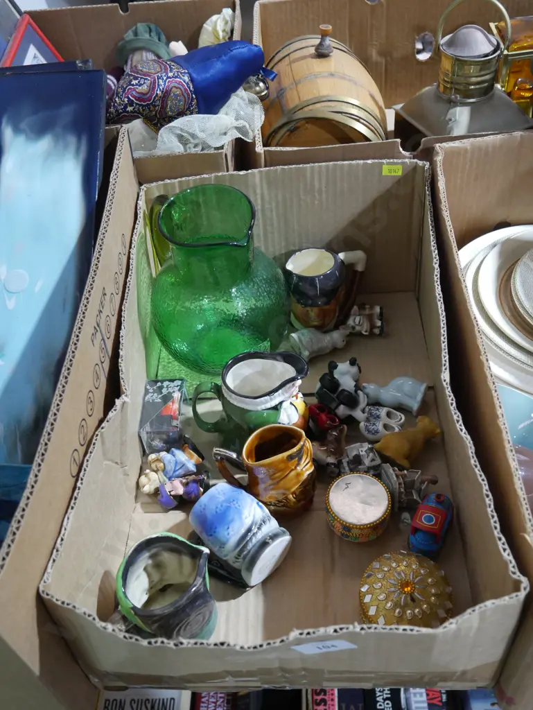 Character jugs, ornaments etc Image 1++