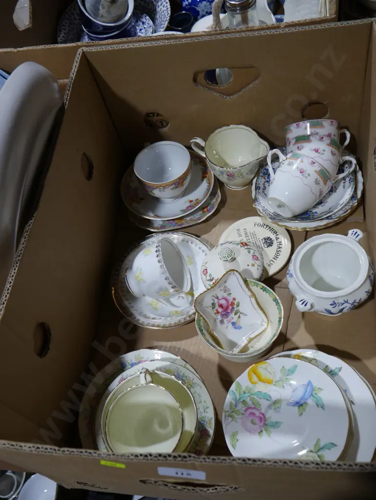 Box assorted china Image 1++