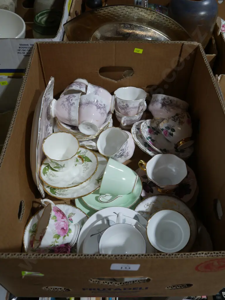 Assorted vintage china Image 1++