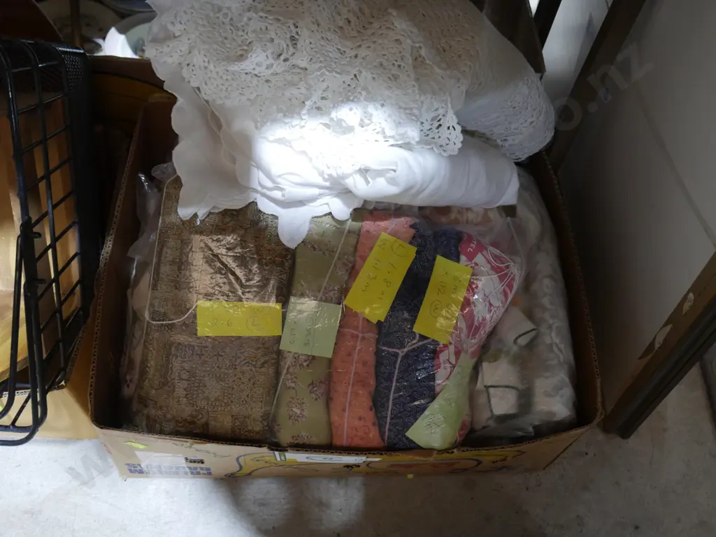 Box of linen Image 1++
