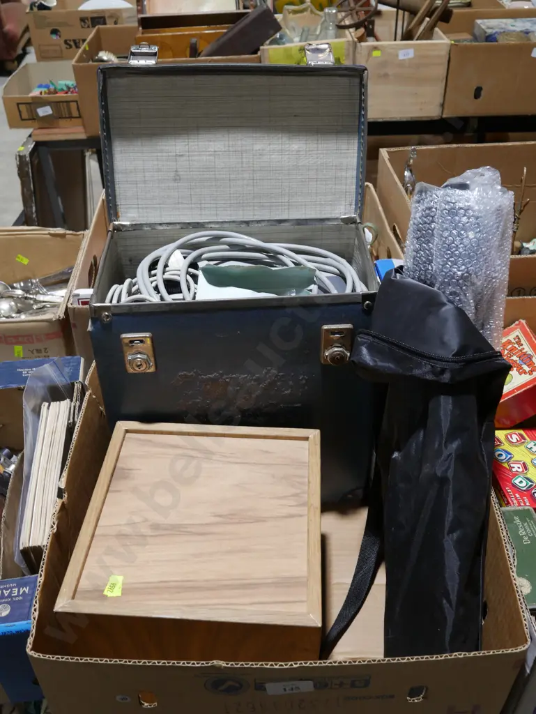 Projector, tripod etc Image 1++