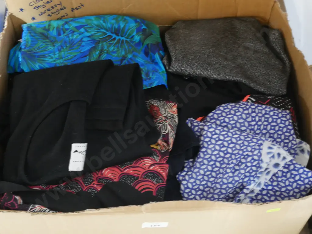 Assorted clothing size 16 to 20 Image 1++
