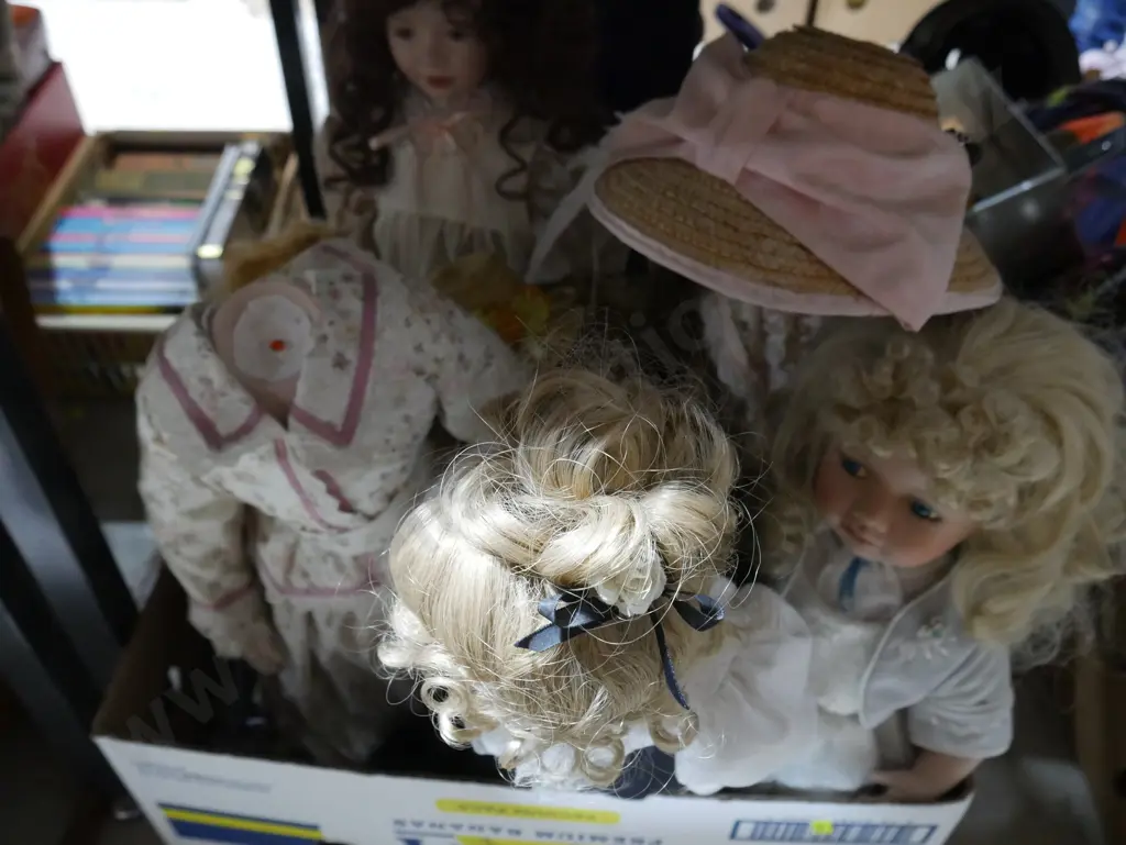 Assorted dolls Image 1++