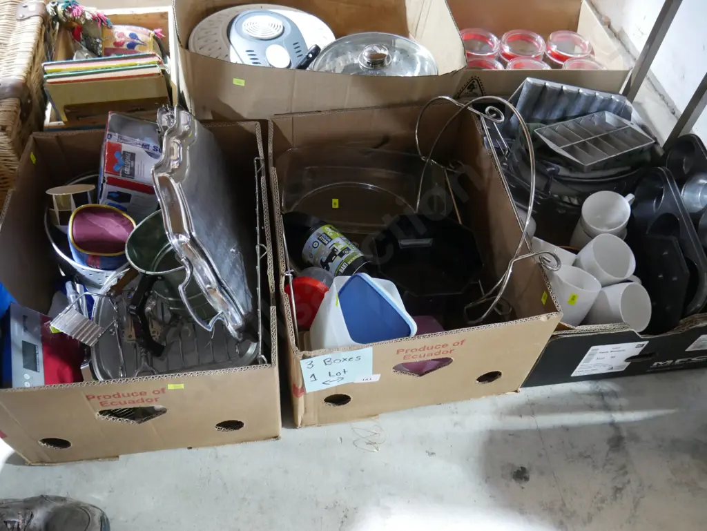Three boxes of kitchenware Image 1++