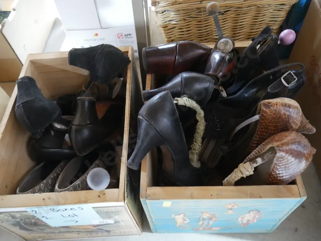 Two boxes of women's shoes Image 1++