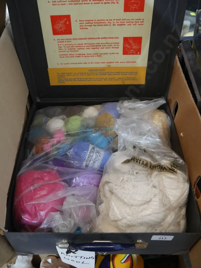 Knitting wool Image 1++