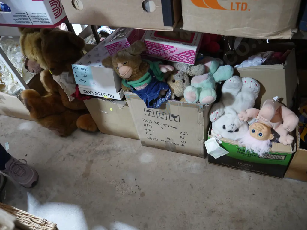 Assorted toys and teddy bears Image 1++
