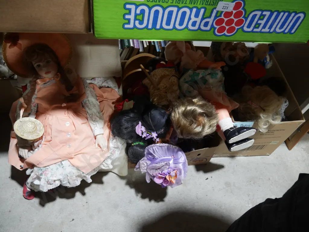 Assorted dolls Image 1++