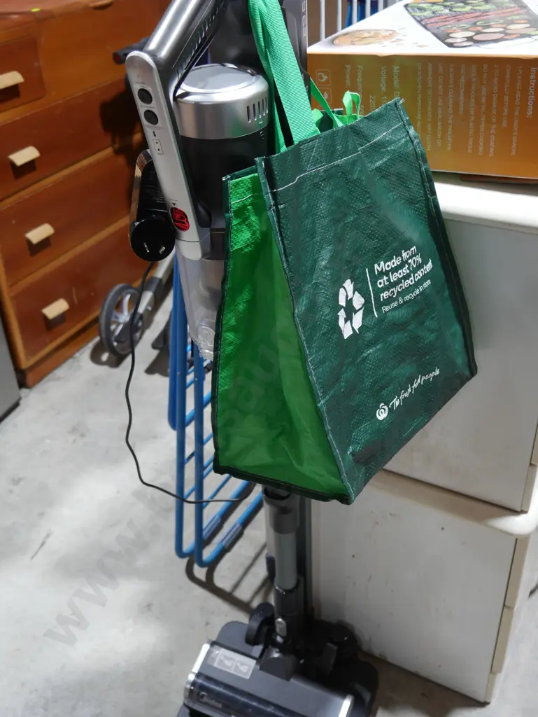 Midea stick vacuum Image 1++