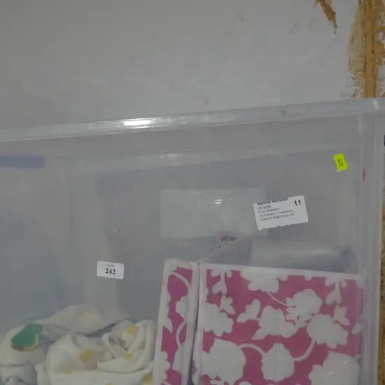 Plastic storage container