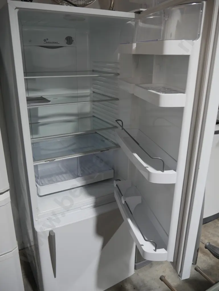 F&P fridge freezer Image 1++