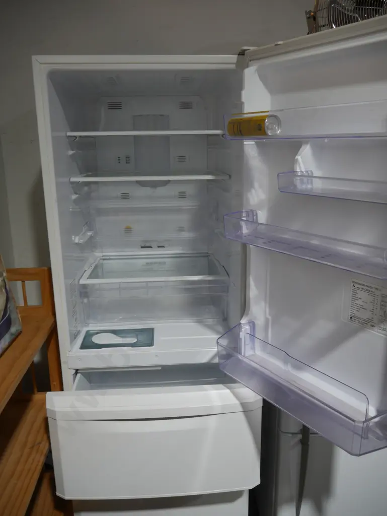 Mitsubishi fridge freezer with drawers Image 1++