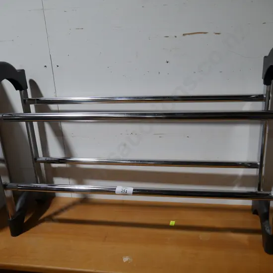 Extendable shoe rack