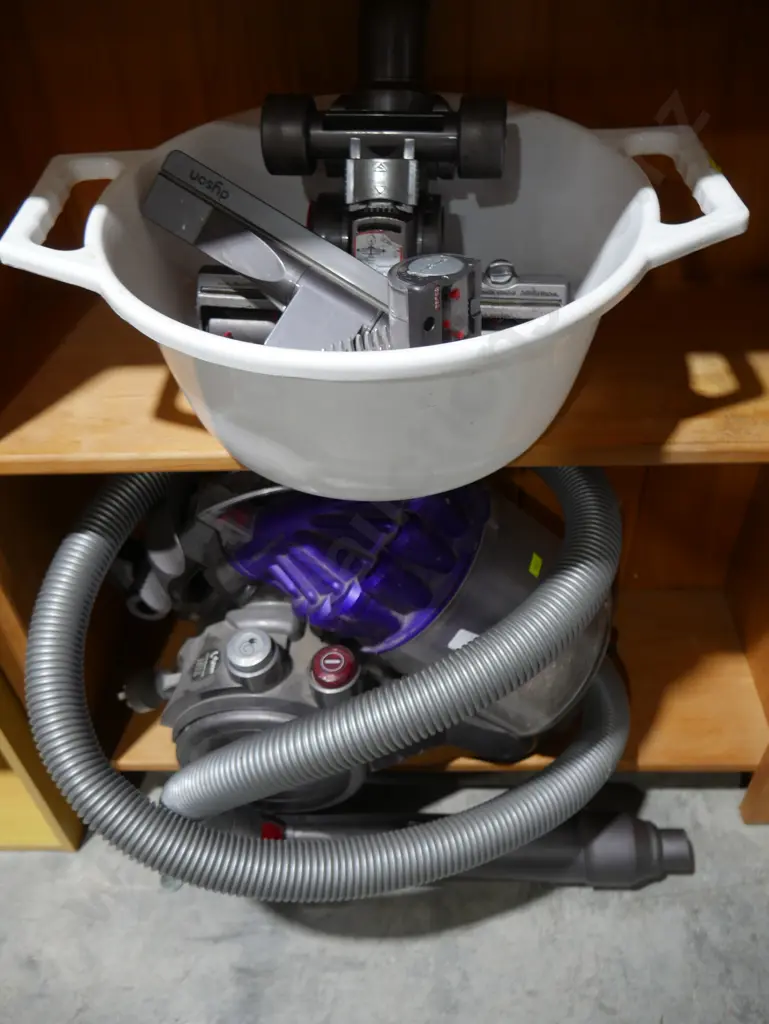 Dyson vacuum Image 1++