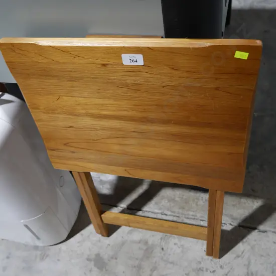 Folding table