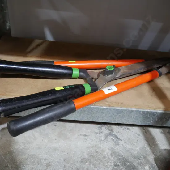 2 pair of loppers