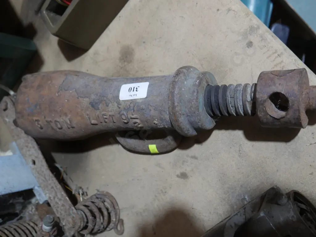 Vintage carjack Image 1++
