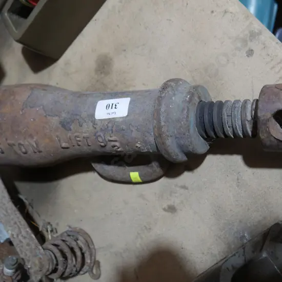 Vintage carjack