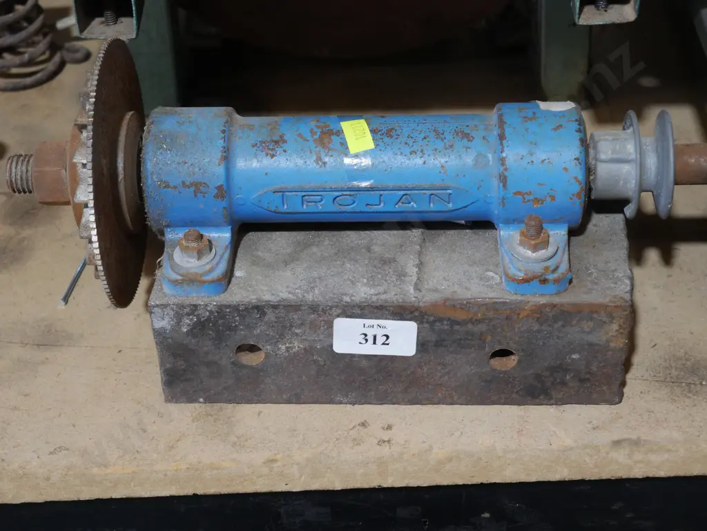 Trojan winch cylinder Image 1++