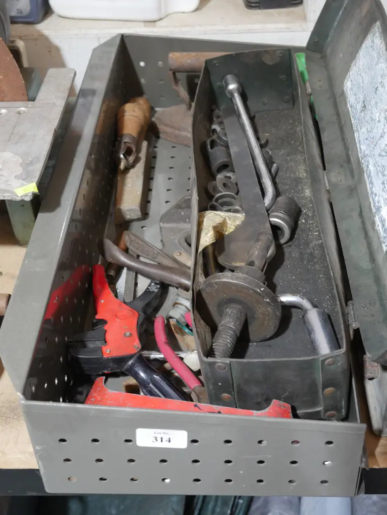 Assorted workshop tools Image 1++
