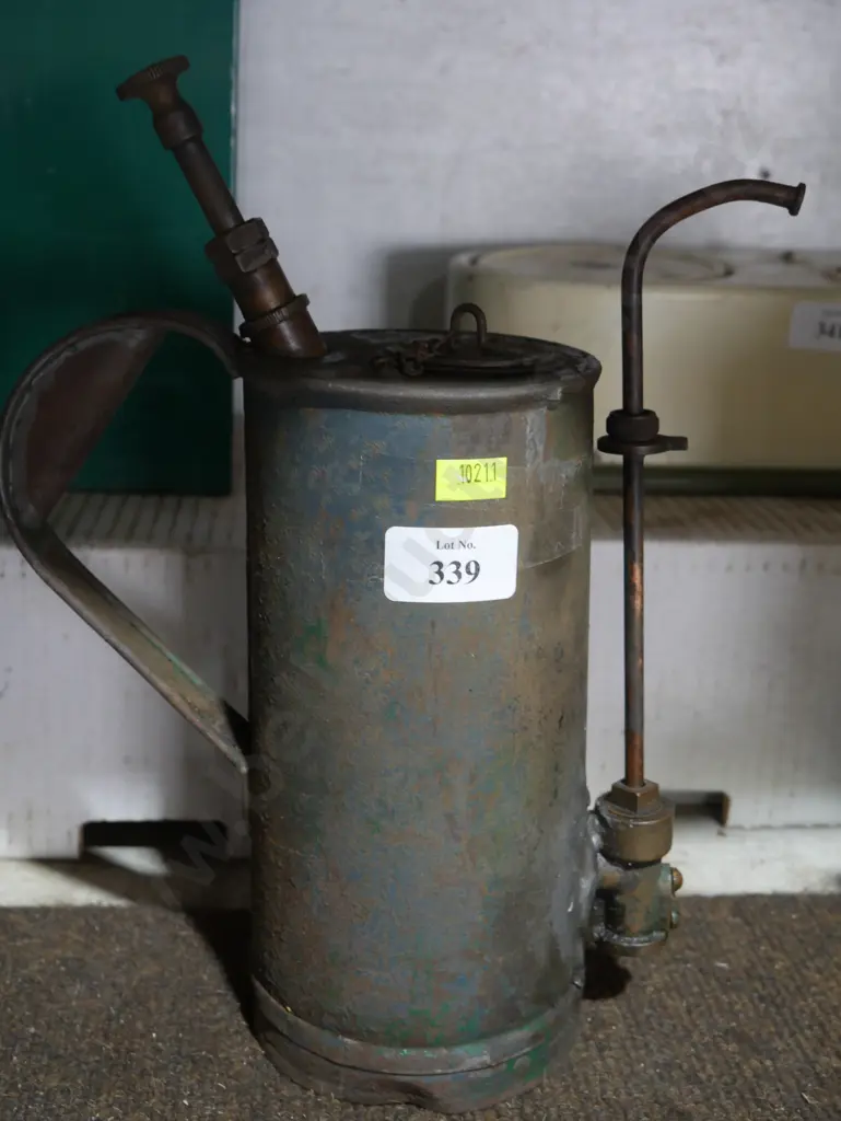 Oil can Image 1++