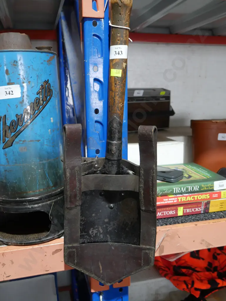 Trench shovel Image 1++