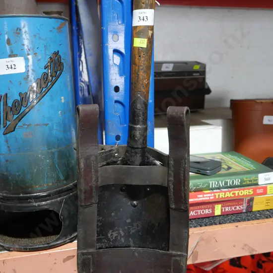 Trench shovel