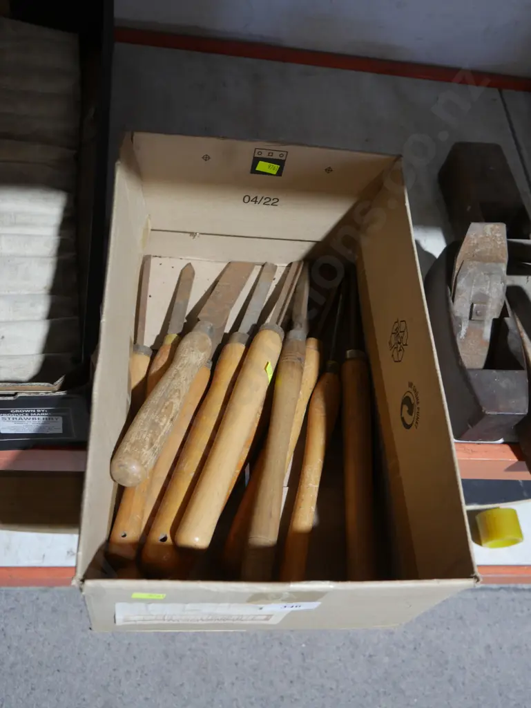 Box of chisels Image 1++