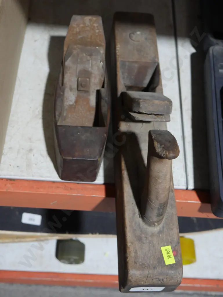 2 wood planes Image 1++