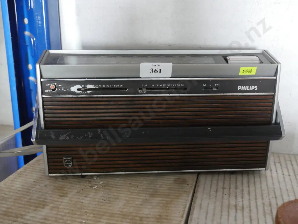 Vintage Phillips radio Image 1++
