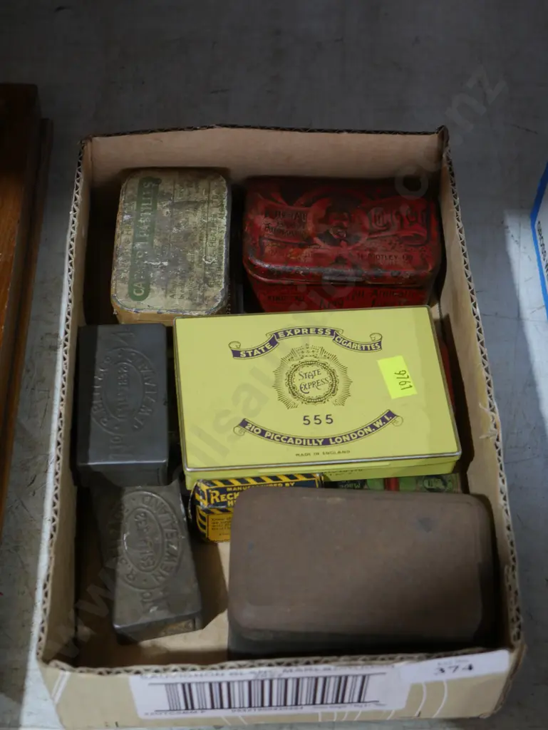 Assorted tins Image 1++