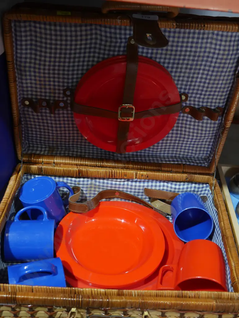 Picnic basket Image 1++